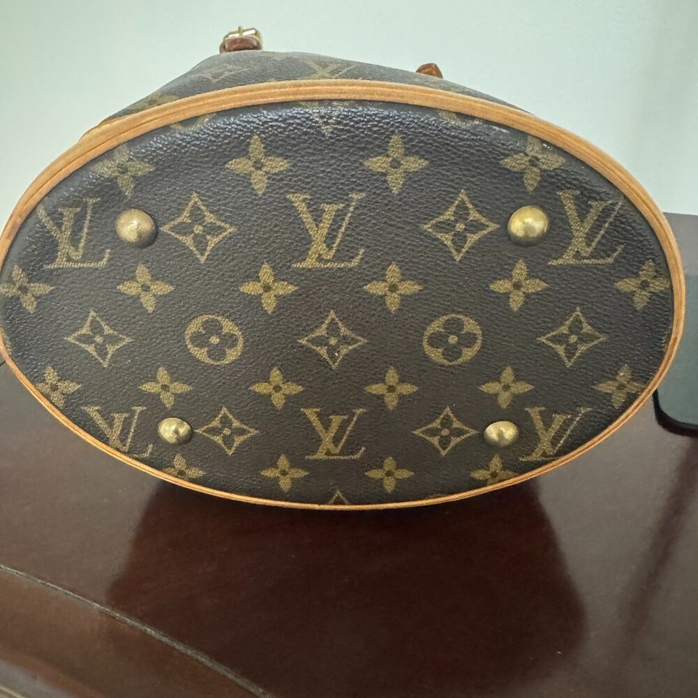 Louis Vuitton Monogram LV Petit Bucket Bag - Picture 5 of 11